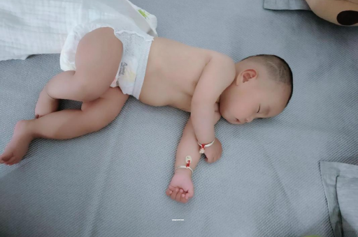 滕州孕妇肚子一跳一跳